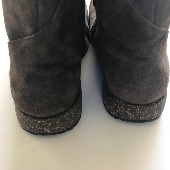 Teva Brown Suede Boots - Picture 4 of 13